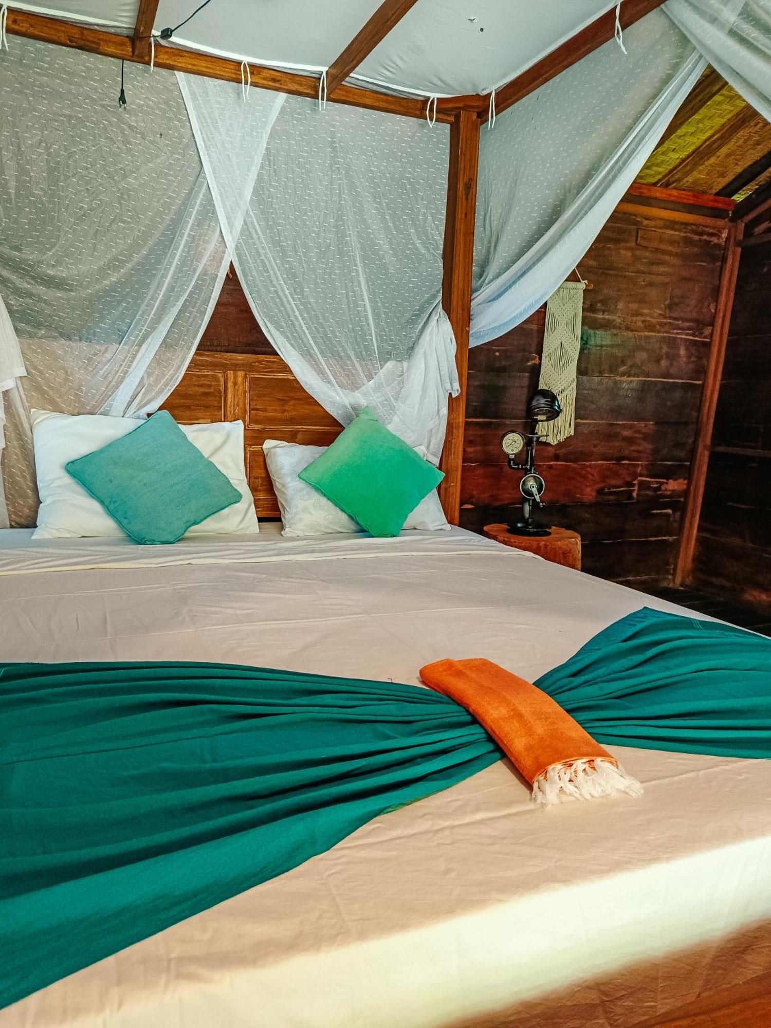 Alaya Ecolodge Пемутеран Екстер'єр фото
